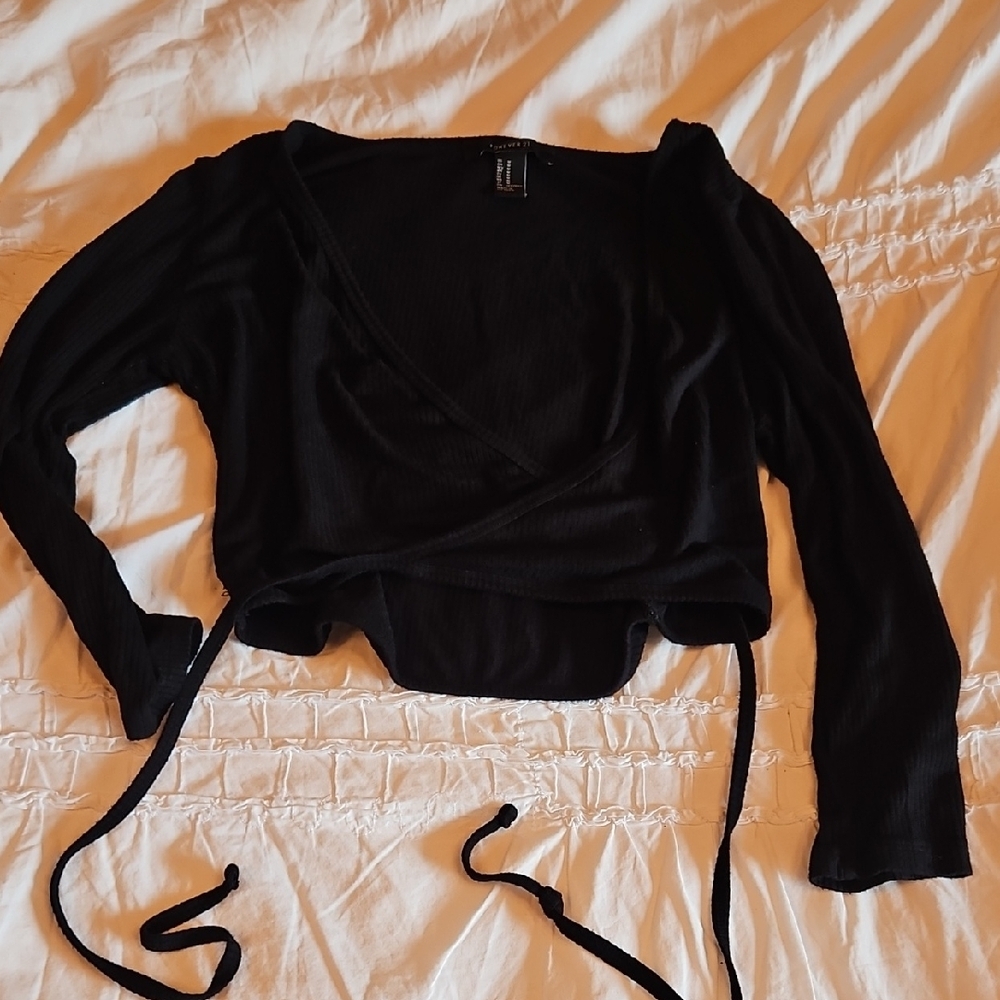 Forever 21 Black Long Sleeve Wrap Crop Top Medium